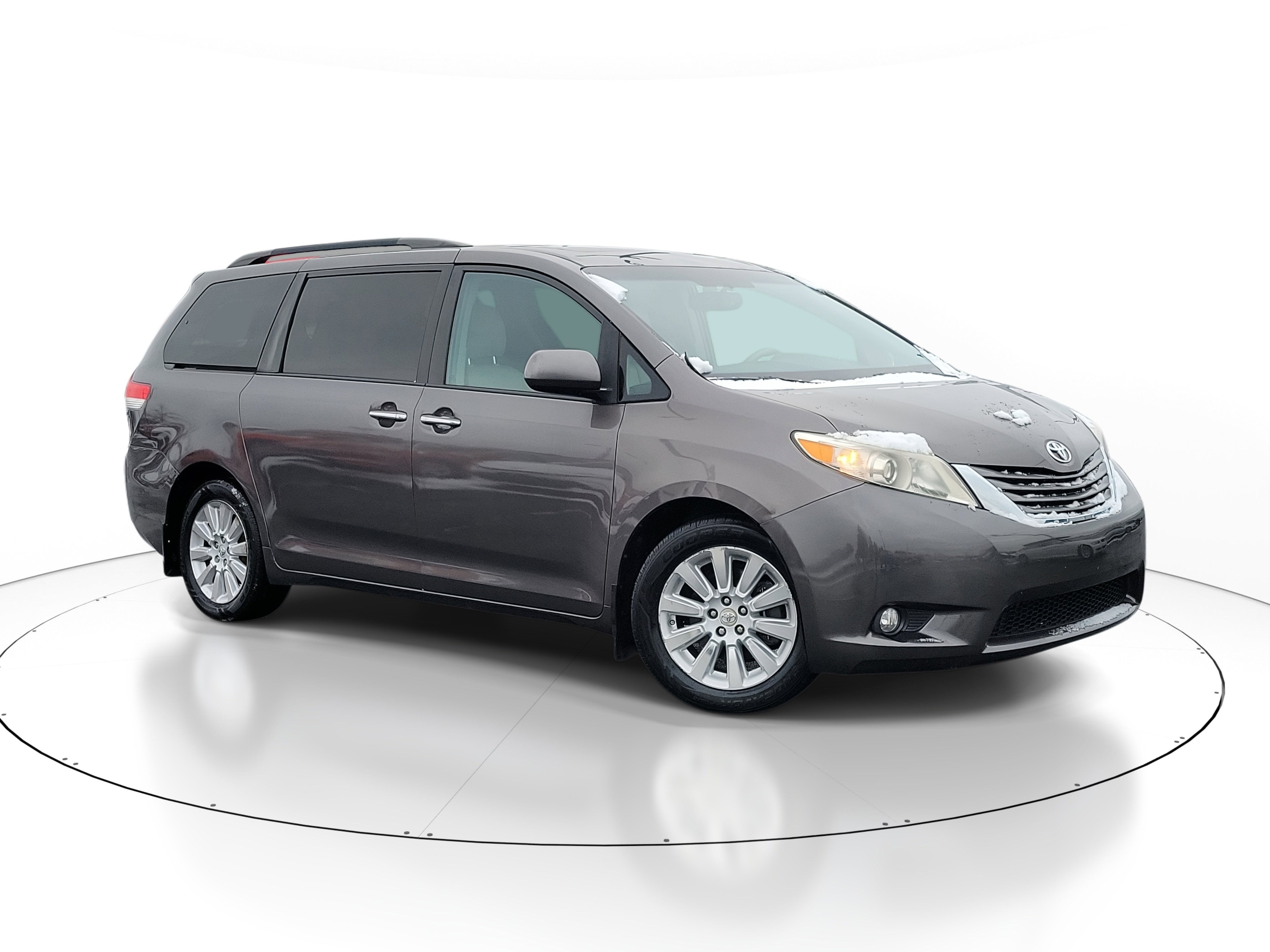 2012 Toyota Sienna XLE's photo