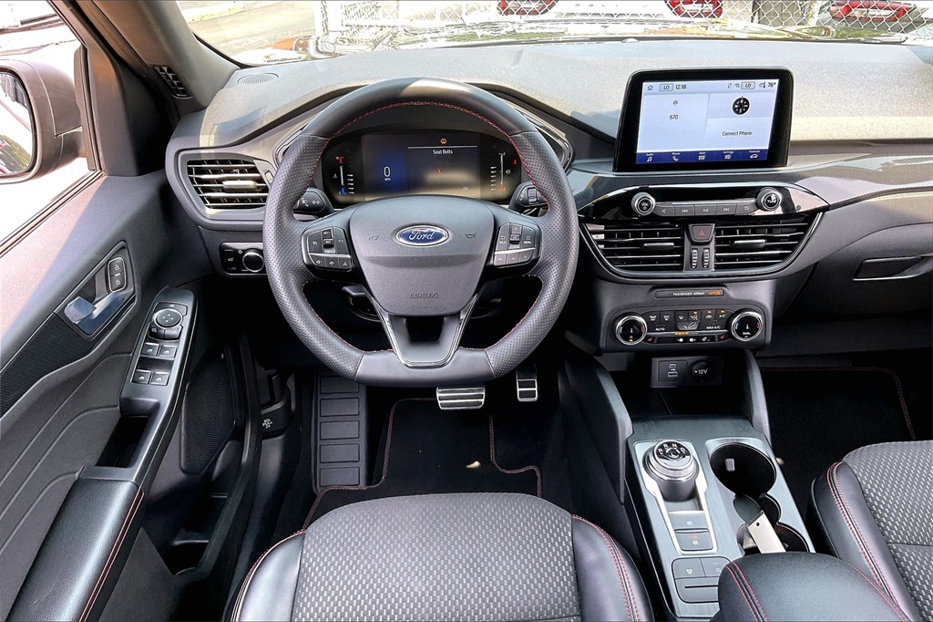 2023 Ford Escape ST-Line photo 2