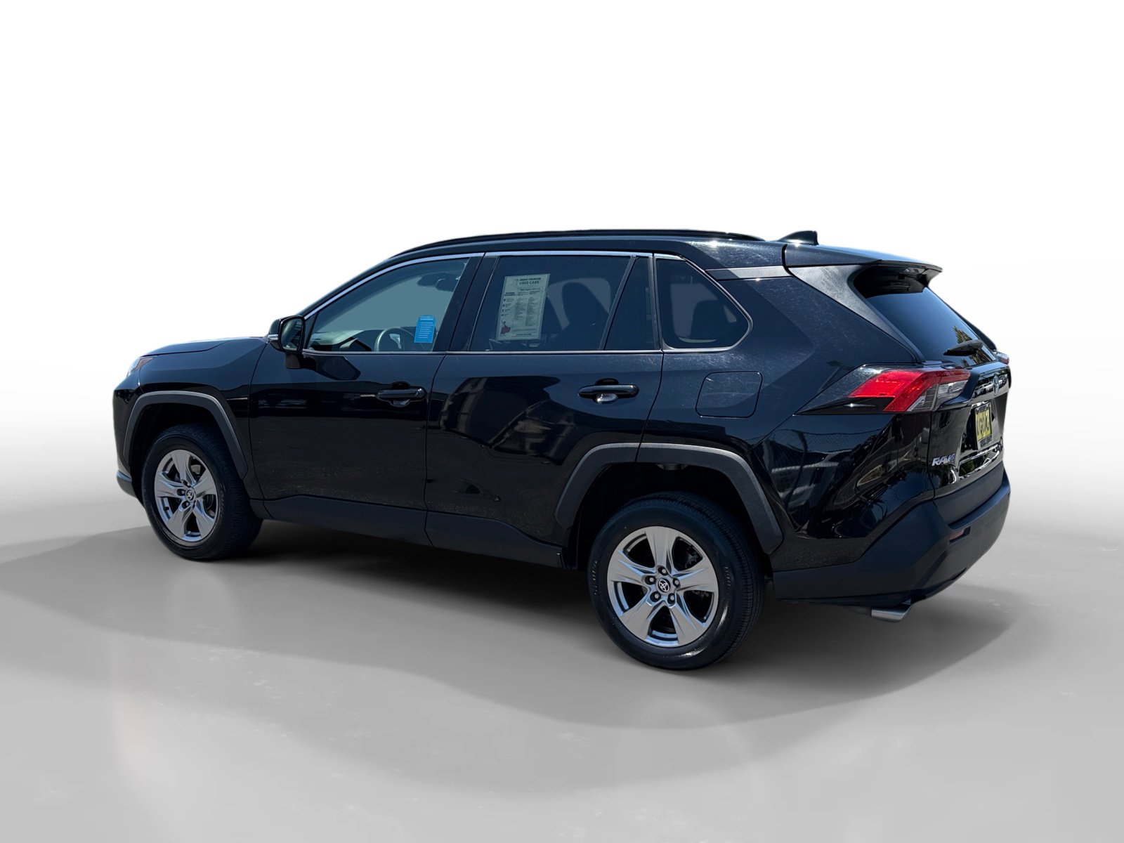 2022 Toyota RAV4 XLE photo 2