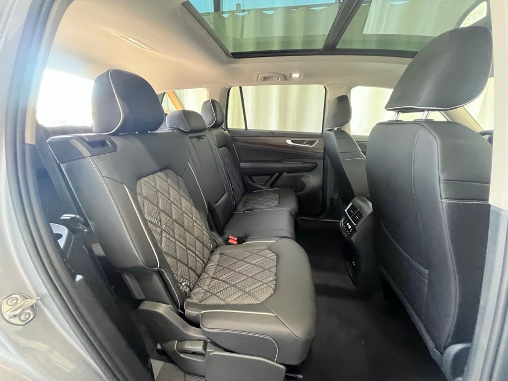 2025 Volkswagen Atlas SEL Premium R-Line photo 23