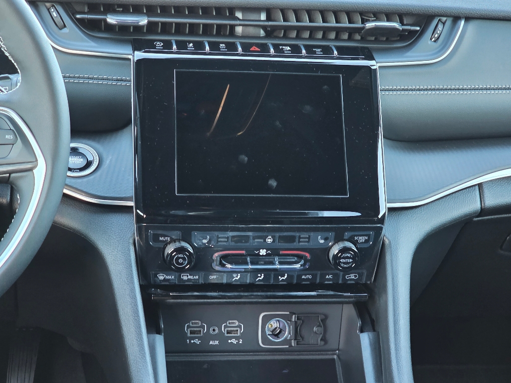 2025 Jeep Grand Cherokee Altitude X photo 3