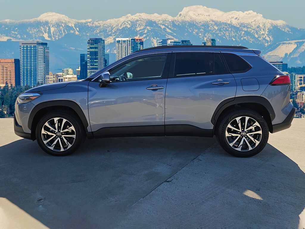 2023 Toyota Corolla Cross XLE photo 4