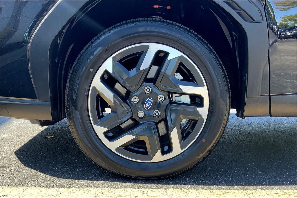 2025 Subaru Forester Premium photo 6
