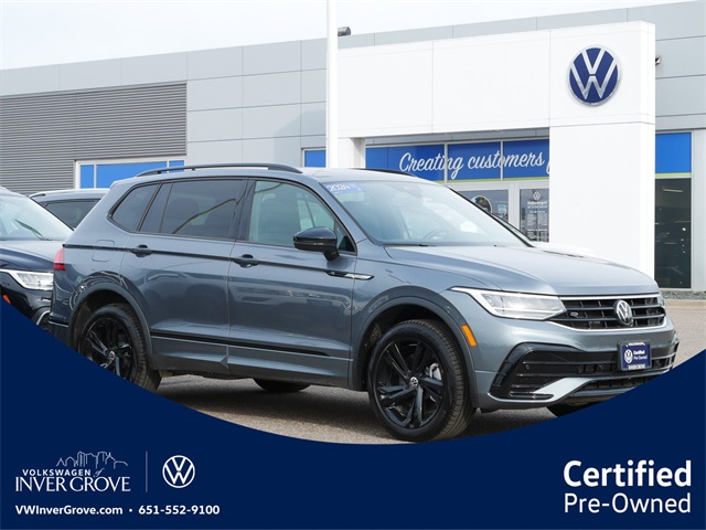 2024 Volkswagen Tiguan SE R-LINE BLACK's photo