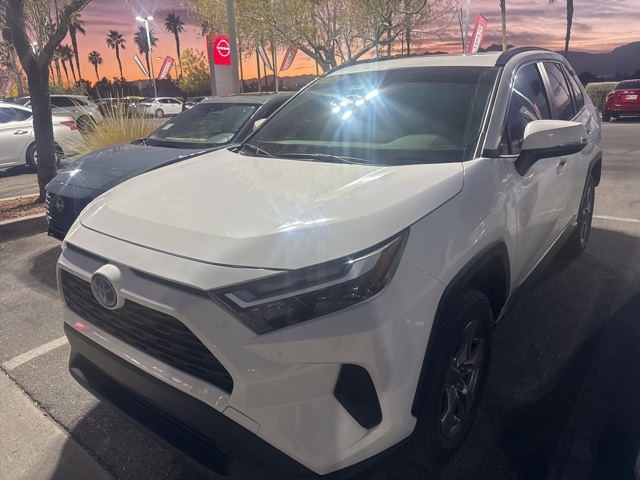 2024 Toyota RAV4 XLE's photo