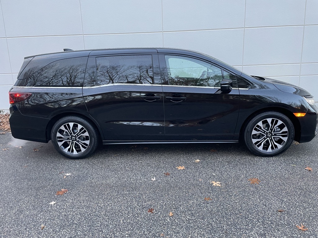 2026 Honda Odyssey Elite photo 3