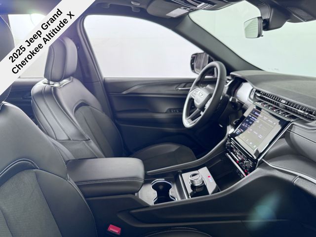 2025 Jeep Grand Cherokee Altitude X photo 17