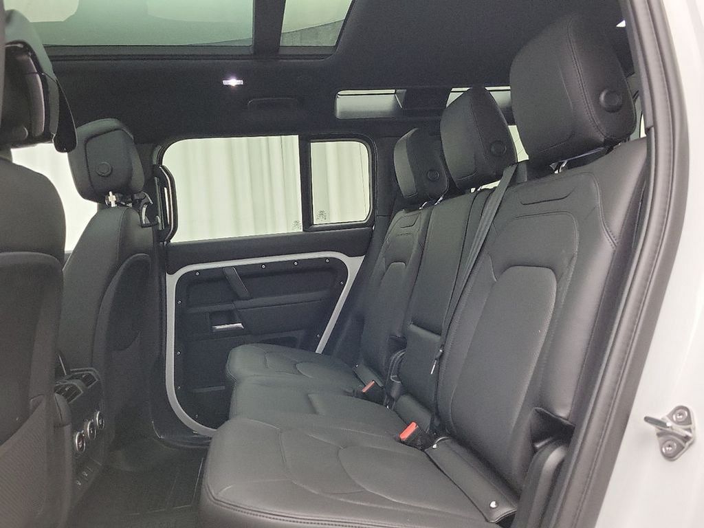 2025 Land Rover Defender 110 S photo 6