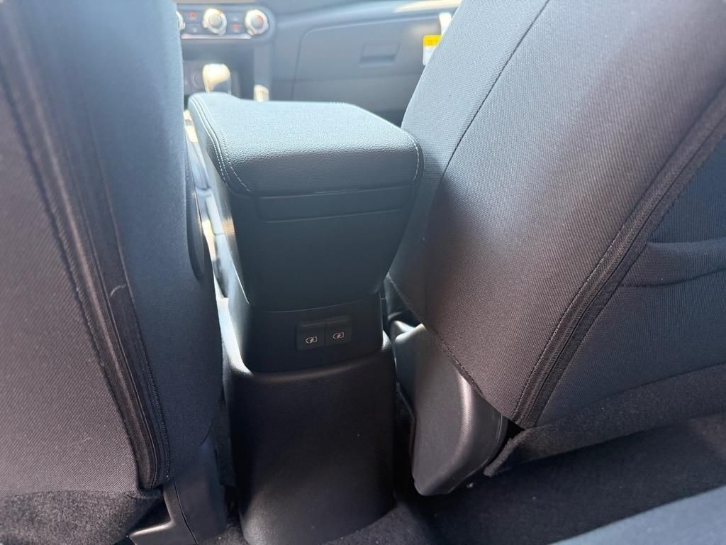 2025 Nissan Kicks Play S photo 19
