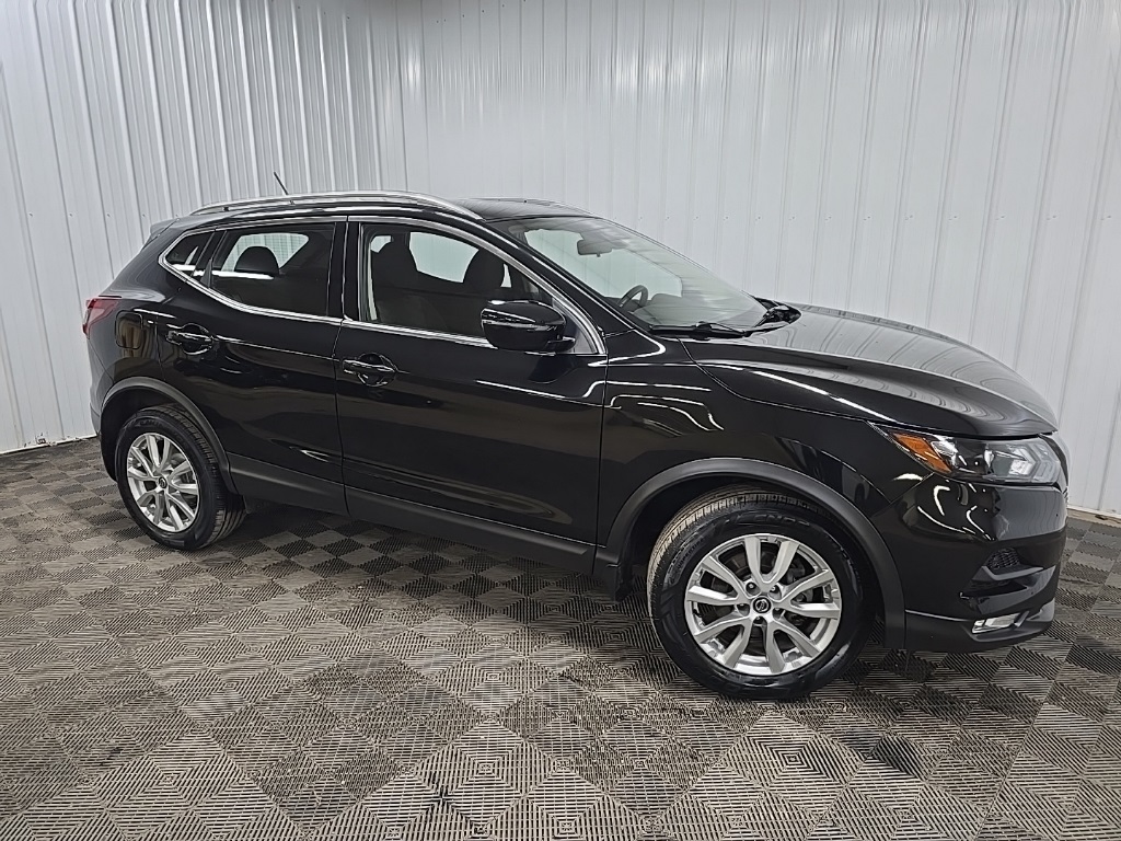 2021 Nissan Rogue Sport SV's photo