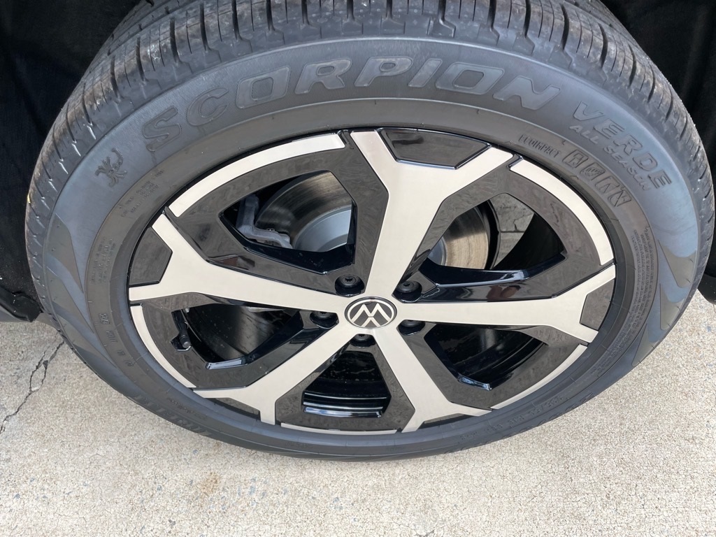2025 Volkswagen Tiguan SE photo 20