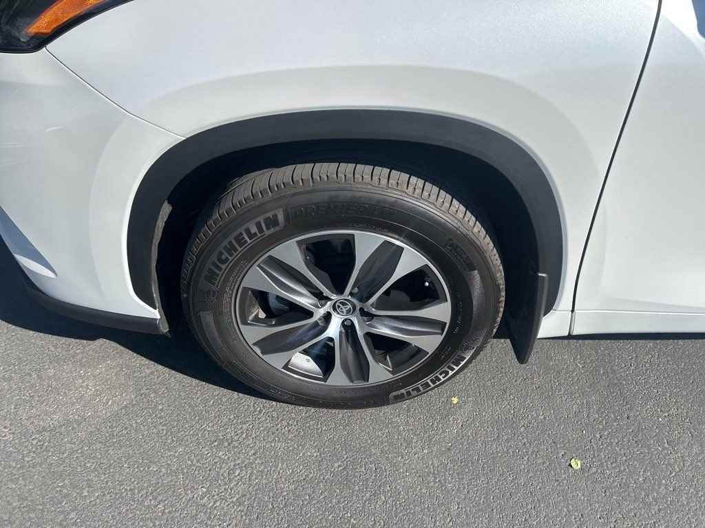 2024 Toyota Highlander XLE photo 14