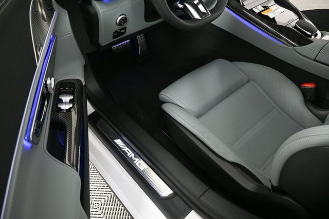 2025 Mercedes Benz SL 55 AMG photo 4