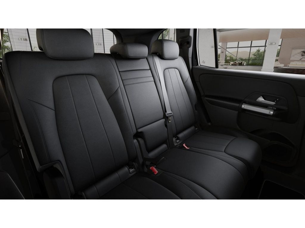 2025 Mercedes Benz GLB 250 4MATIC photo 5