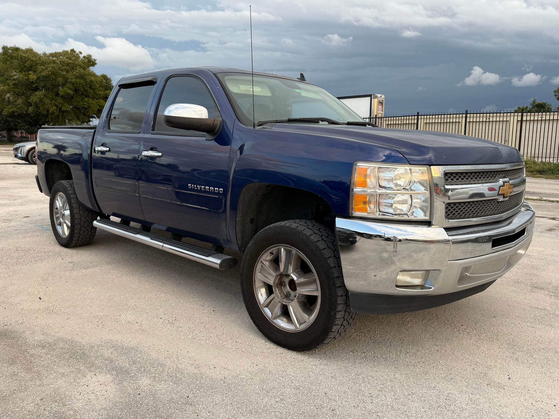 2012 Chevrolet Silverado 1500 LT photo 4