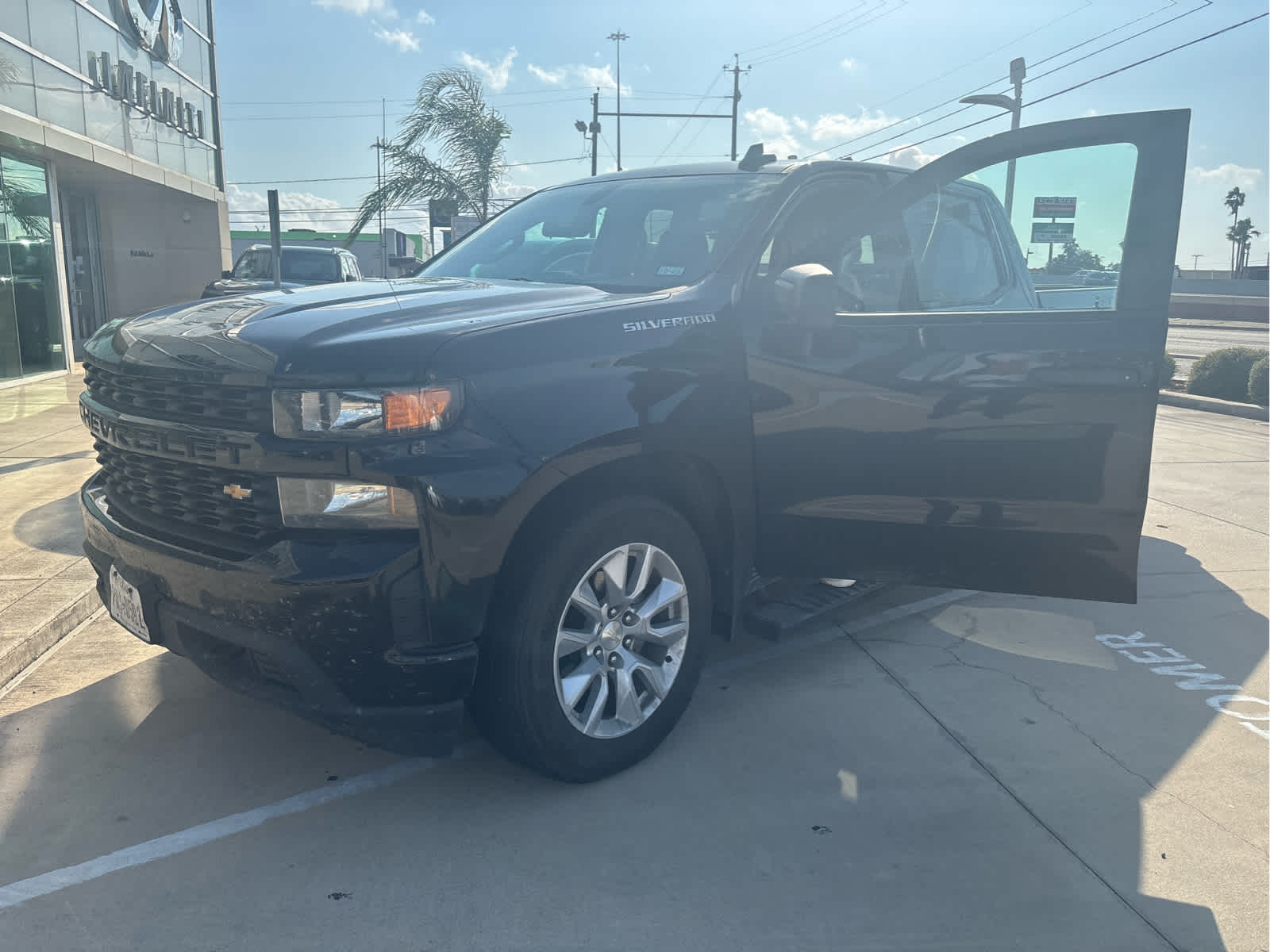 2021 Chevrolet Silverado 1500 Custom photo 2
