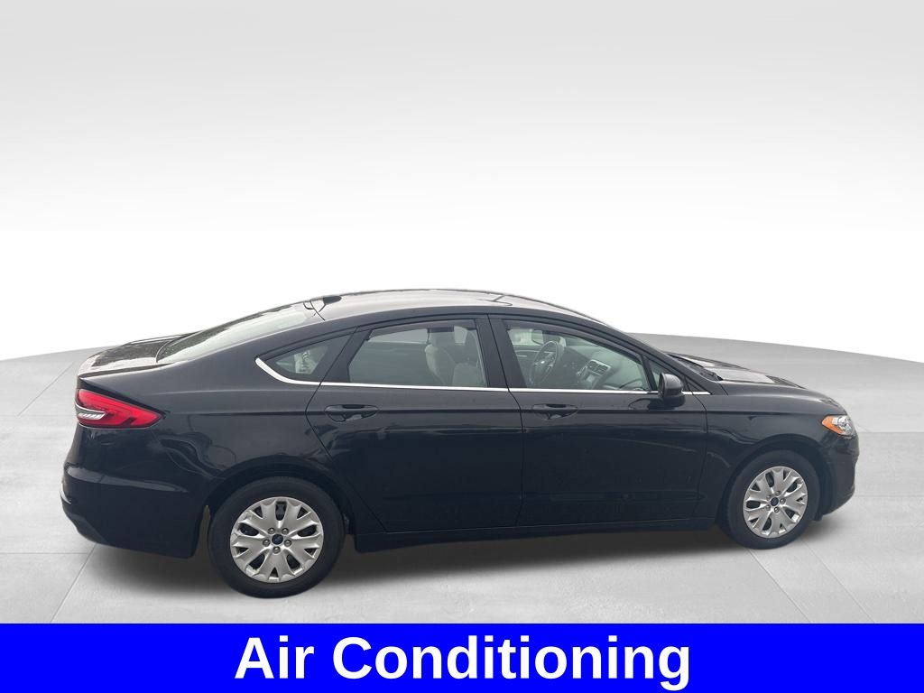 2019 Ford Fusion S photo 4