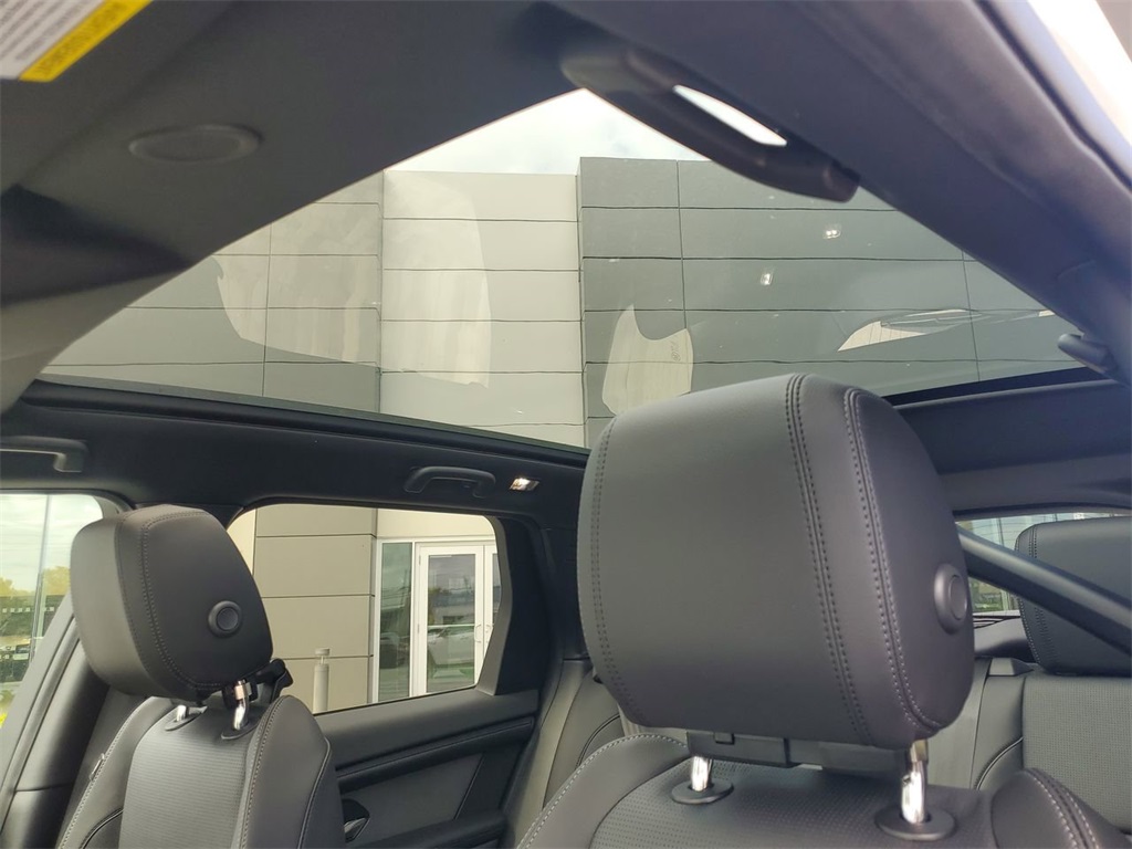 2025 Land Rover Discovery Sport SE photo 23