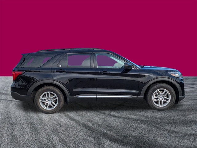2025 Ford Explorer photo 2