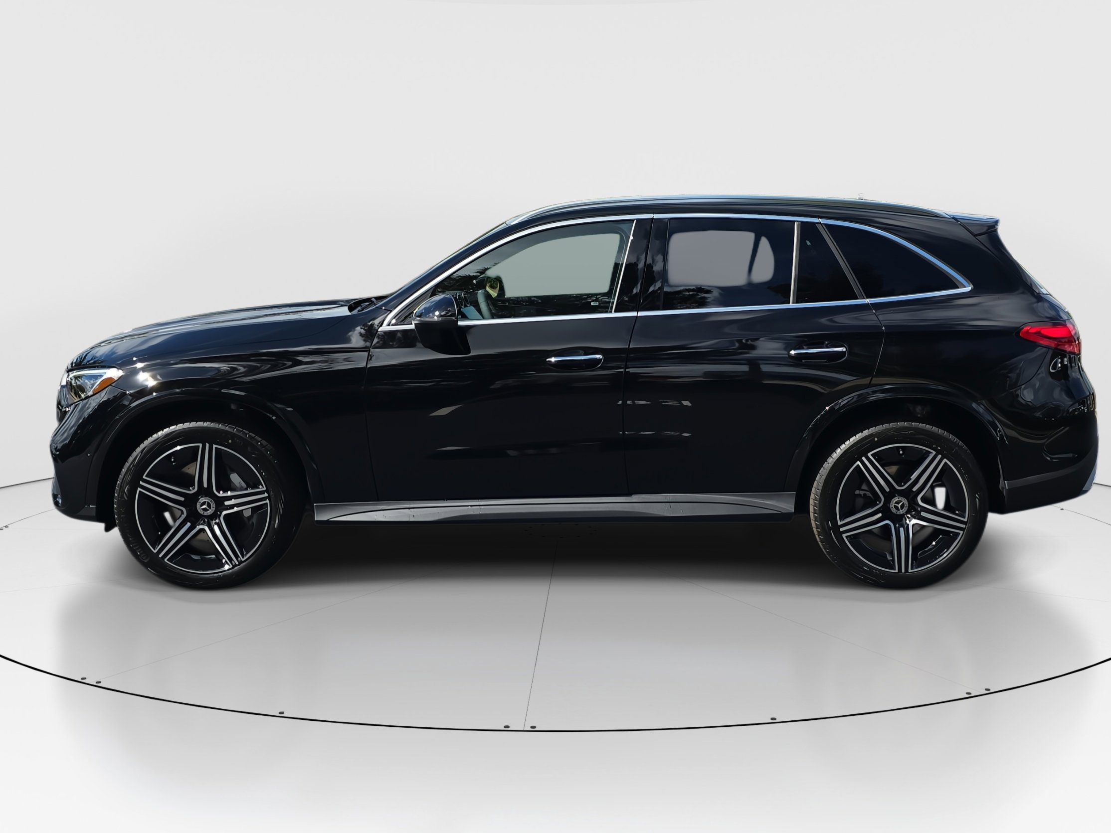 2026 Mercedes Benz GLC 300 photo 3