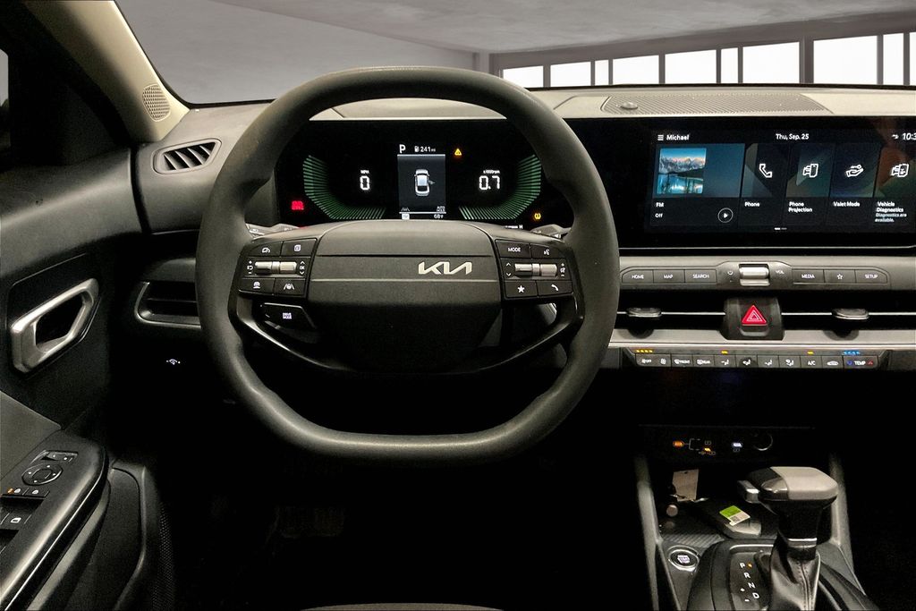 2025 Kia K4 LXS photo 3