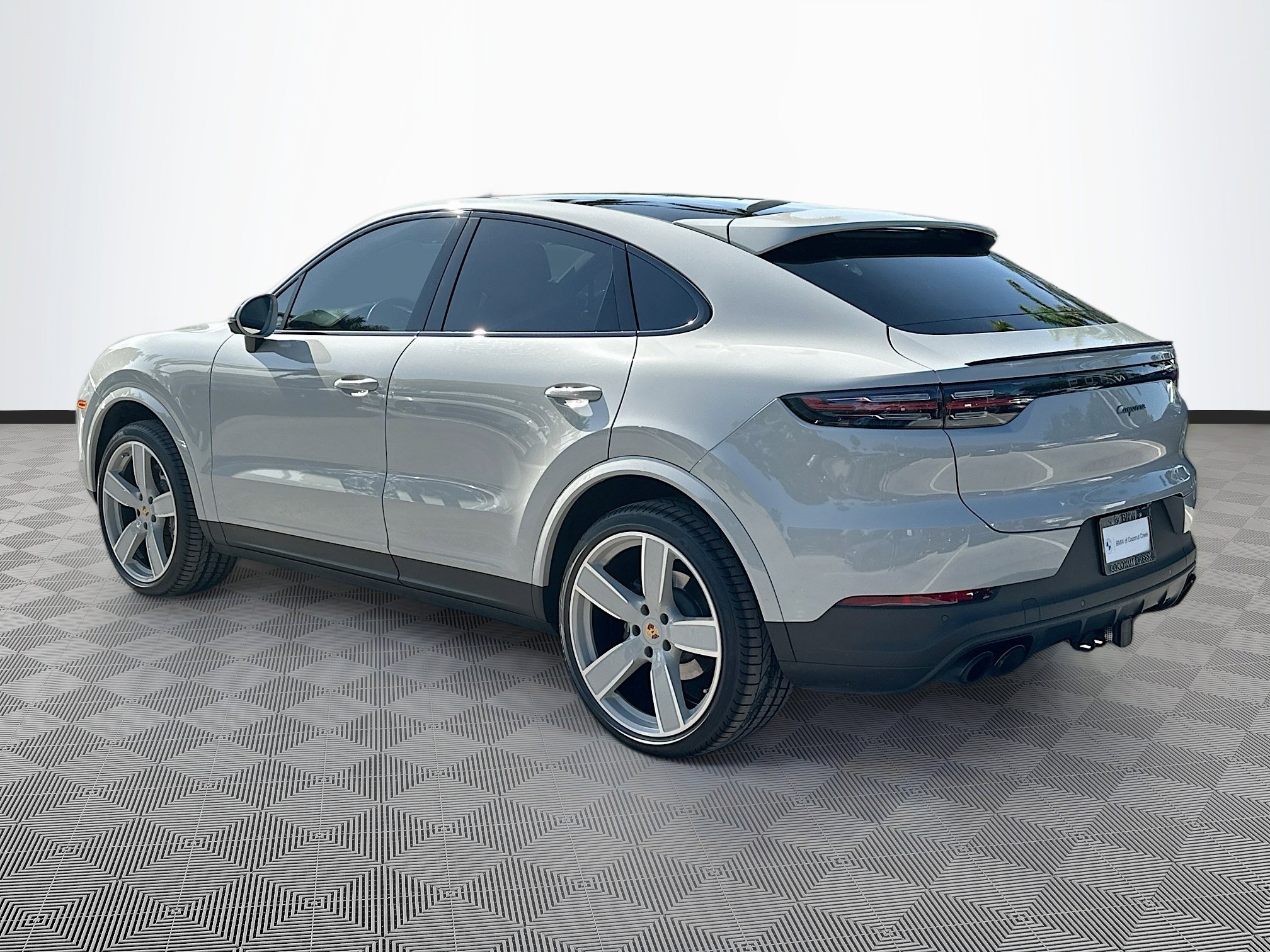 2022 Porsche Cayenne Platinum Edition photo 5