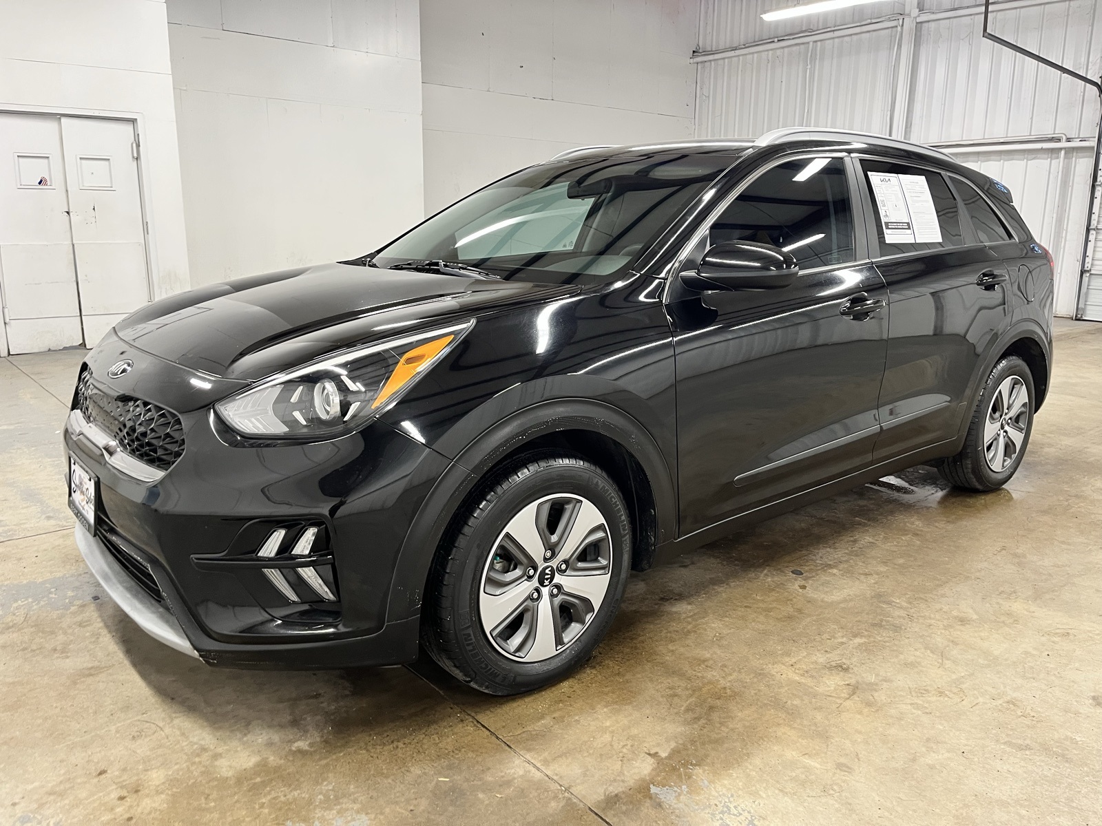 2021 Kia Niro LX photo 3