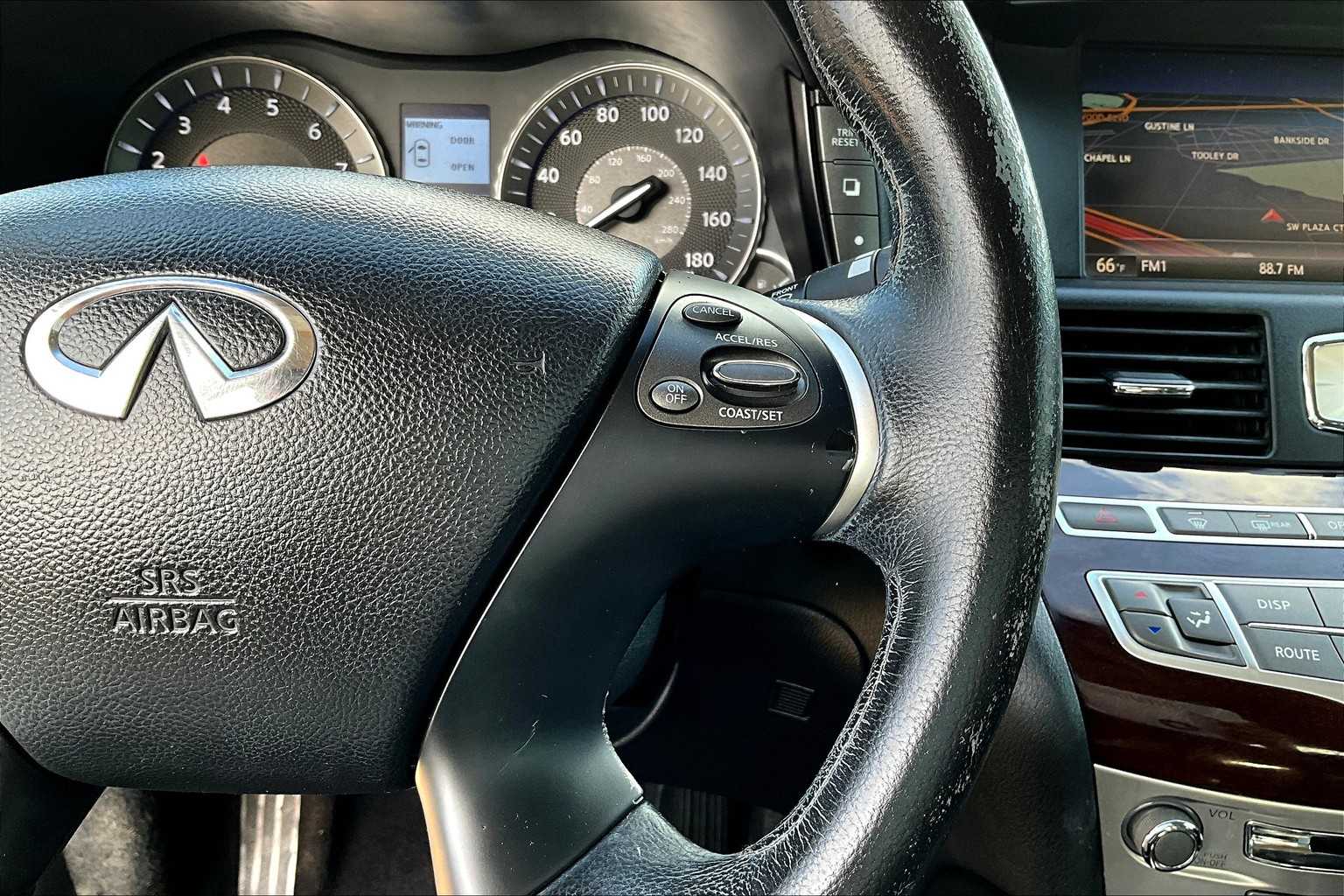 2011 Infiniti M37 photo 22