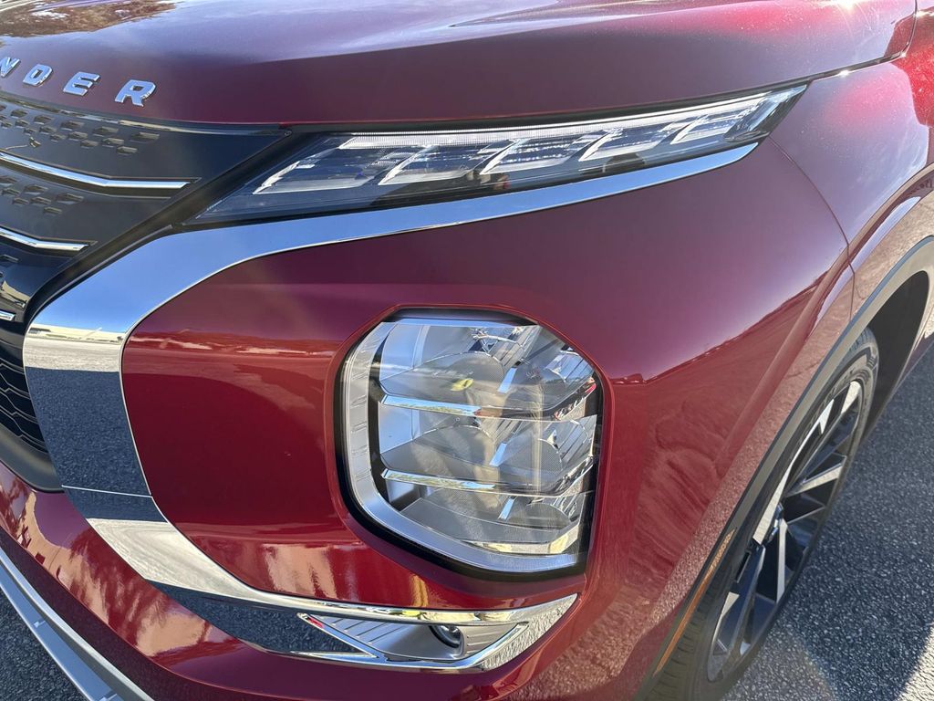 2024 Mitsubishi Outlander SE photo 4
