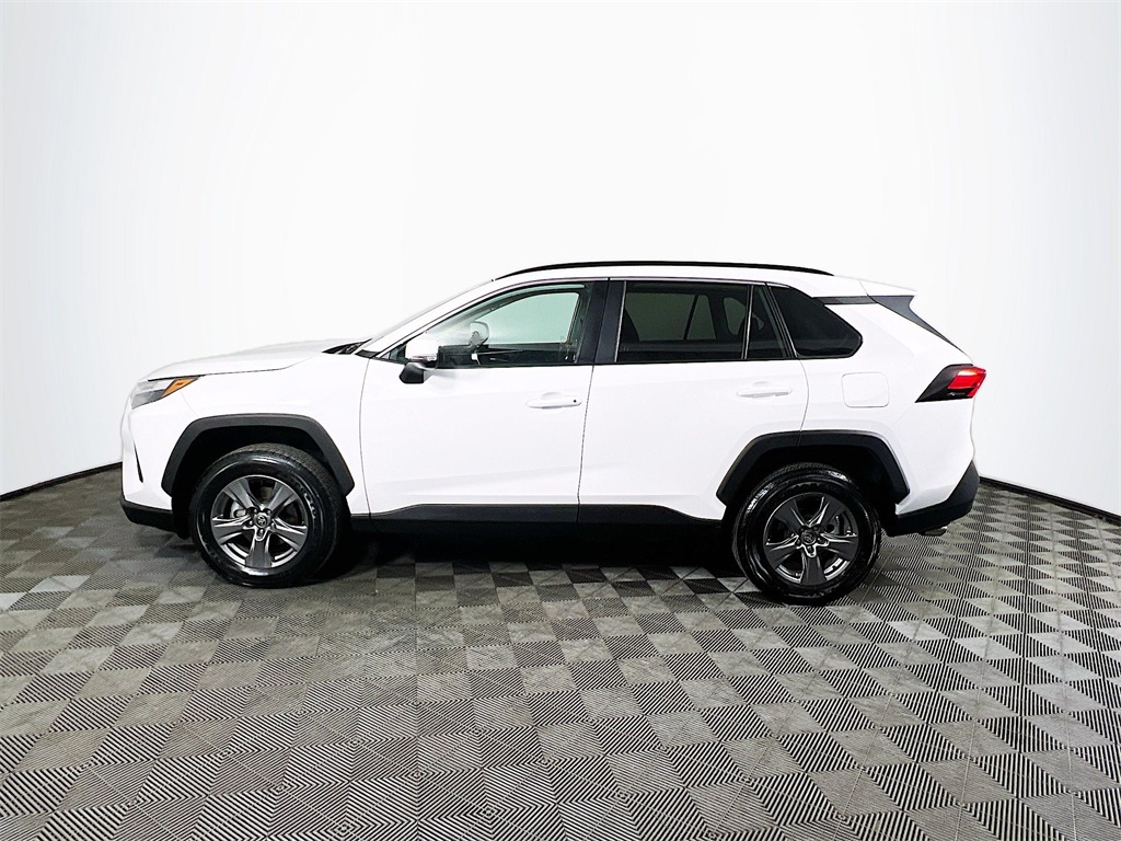 2024 Toyota RAV4 XLE photo 2