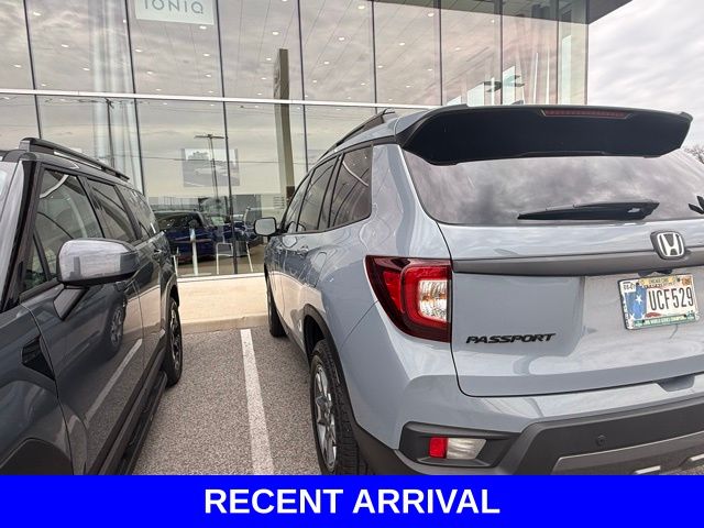 2023 Honda Passport TrailSport photo 2