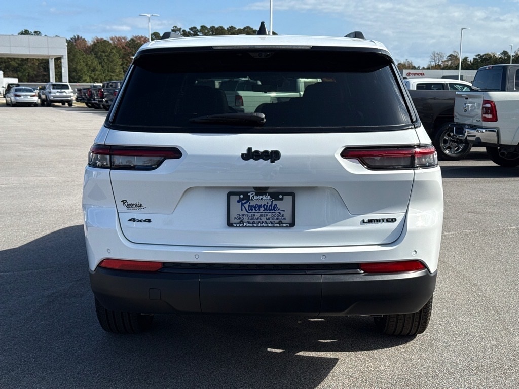 2025 Jeep Grand Cherokee Limited photo 3