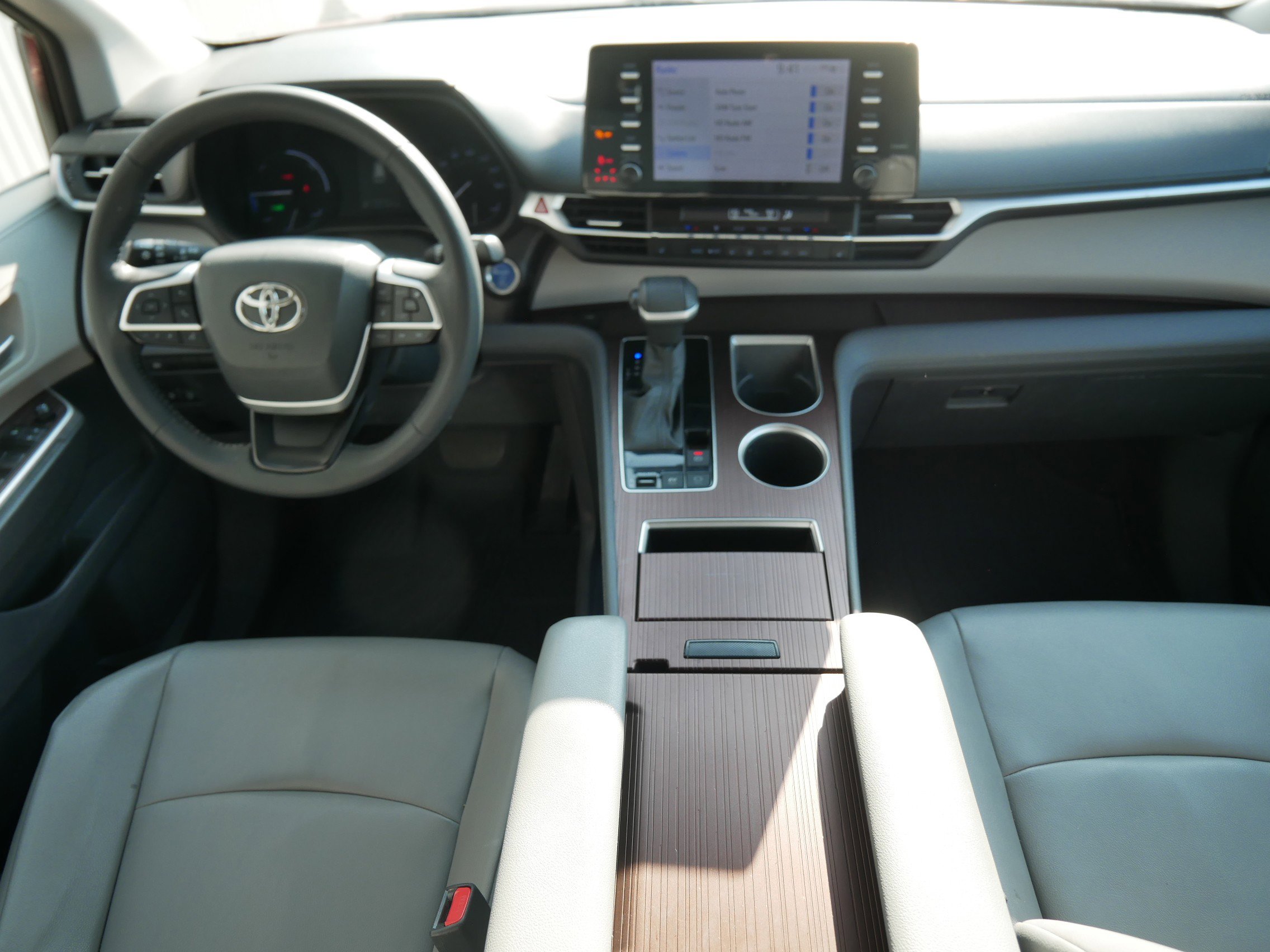 2022 Toyota Sienna XLE photo 16