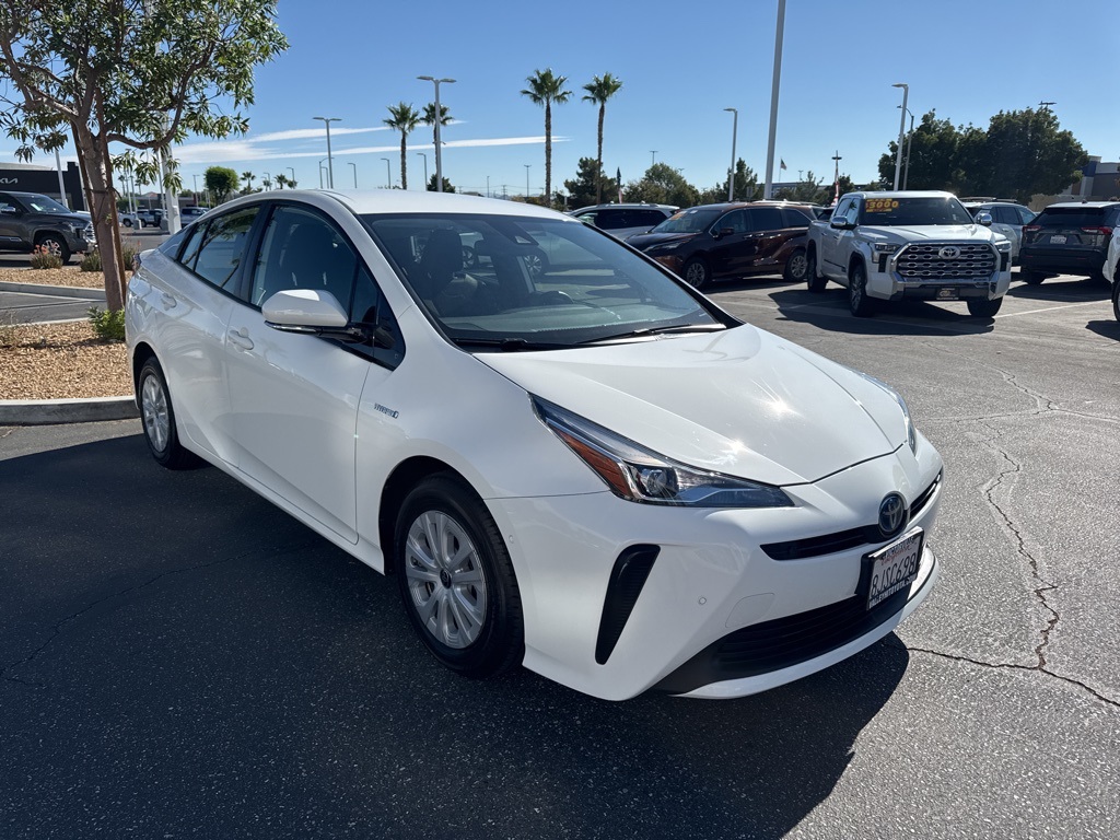 2019 Toyota Prius LE photo 4