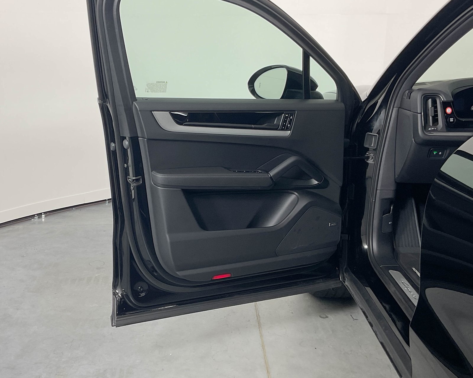 2024 Porsche Cayenne photo 14