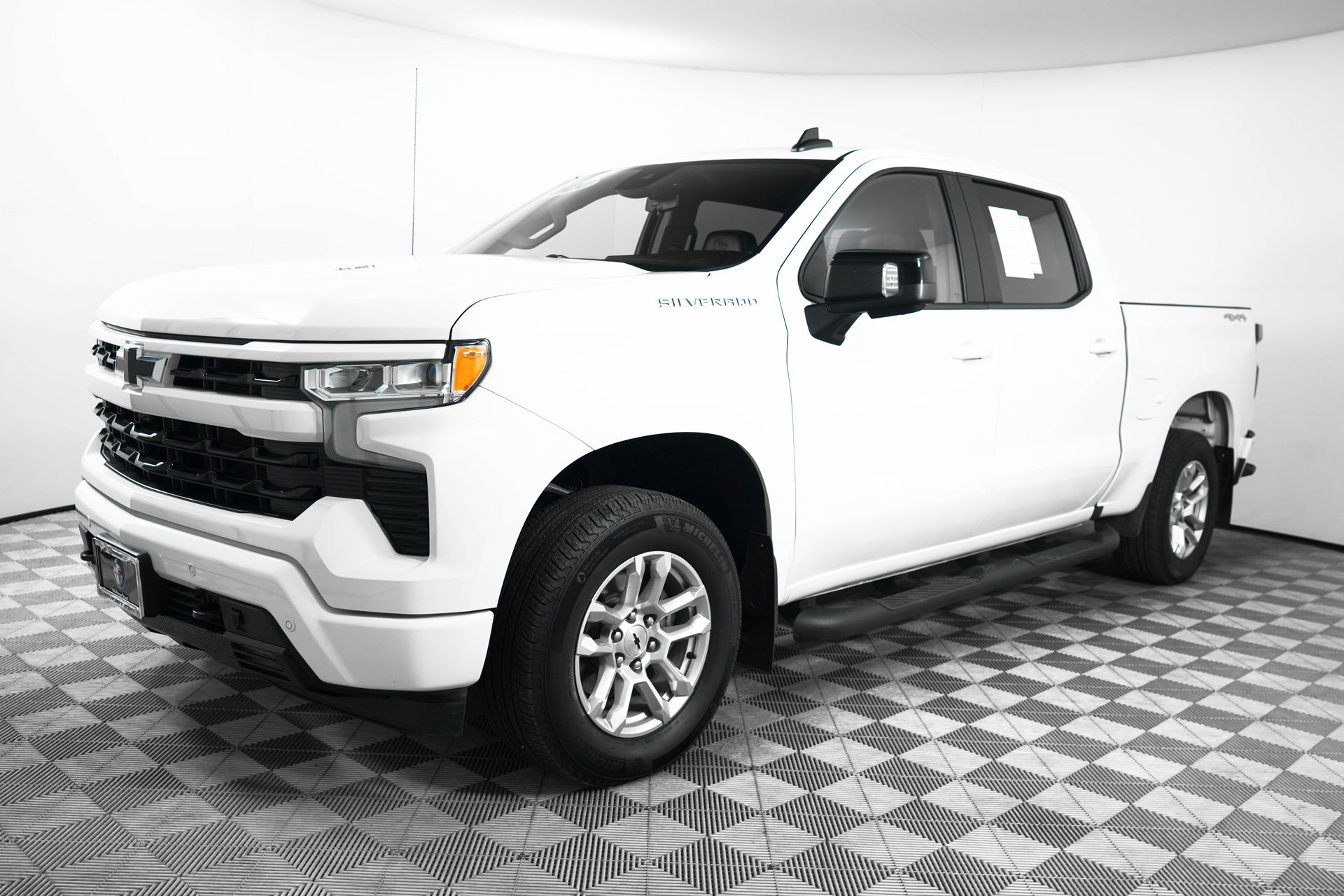 2024 Chevrolet Silverado 1500 RST photo 3