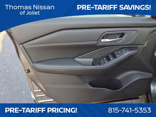 2026 Nissan Rogue SV photo 18