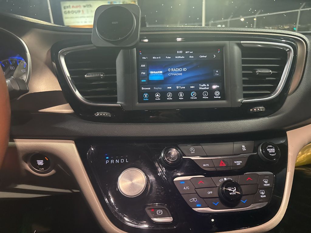 2020 Chrysler Voyager LXi photo 17