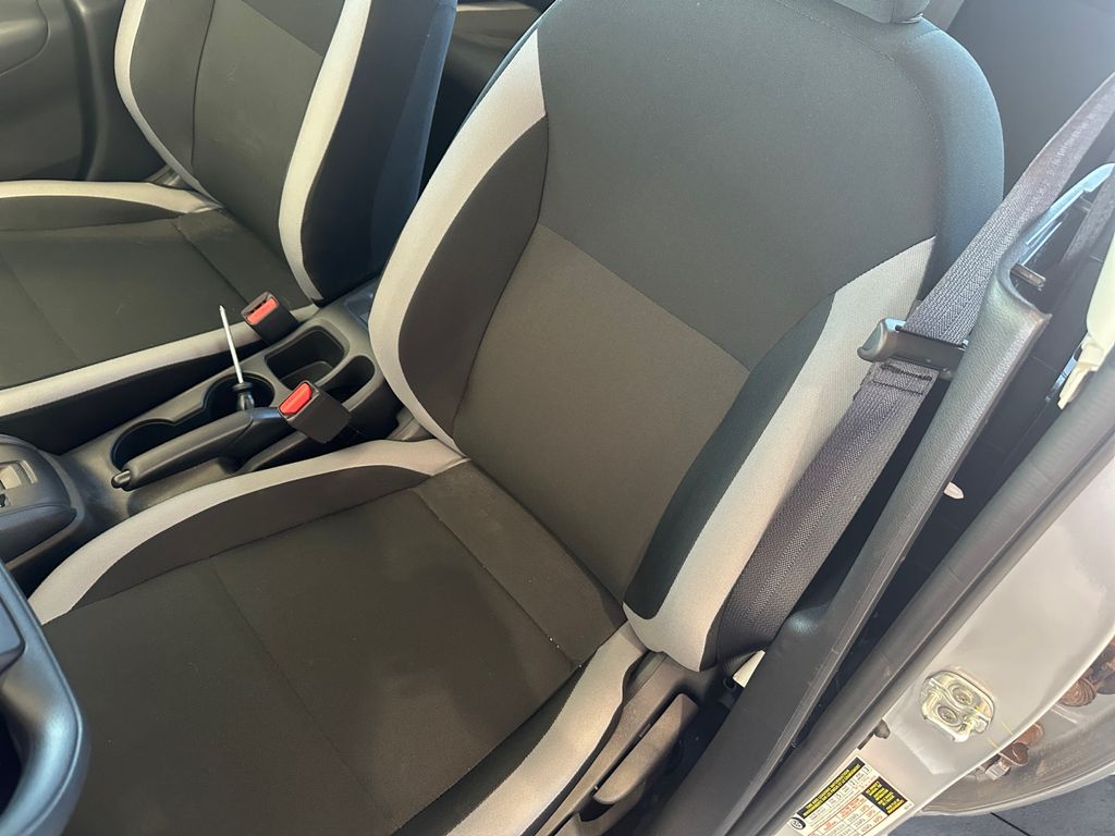 2025 Nissan Versa 1.6 S photo 8