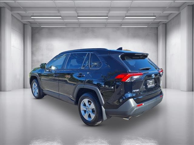 2020 Toyota RAV4 Hybrid LE photo 4