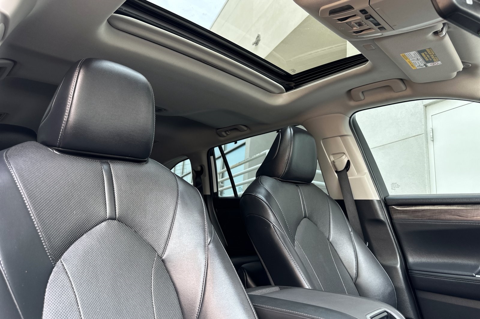2022 Toyota Highlander Hybrid Limited photo 16