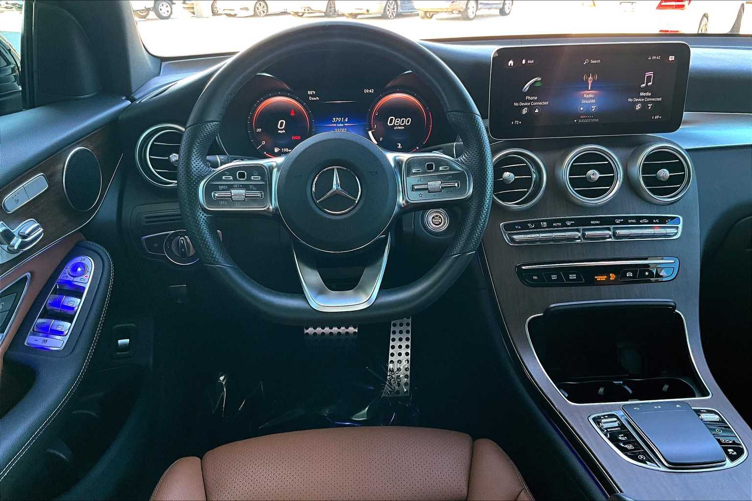 2022 Mercedes Benz GLC 300 photo 5
