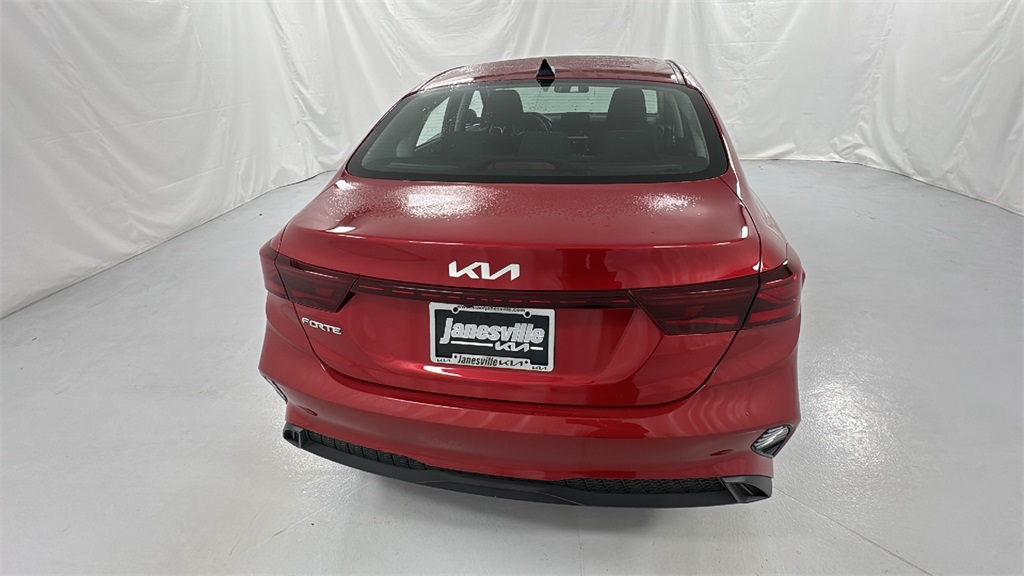 2023 Kia Forte LXS photo 4