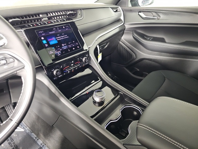 2025 Jeep Grand Cherokee Laredo X photo 24