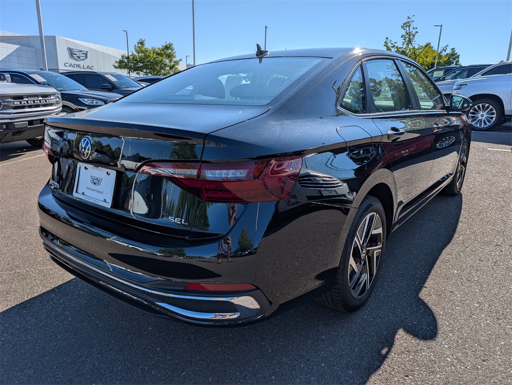 2023 Volkswagen Jetta 1.5T SEL photo 4