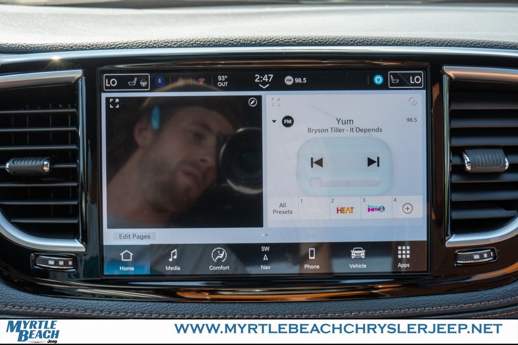 2026 Chrysler Pacifica Pinnacle photo 18
