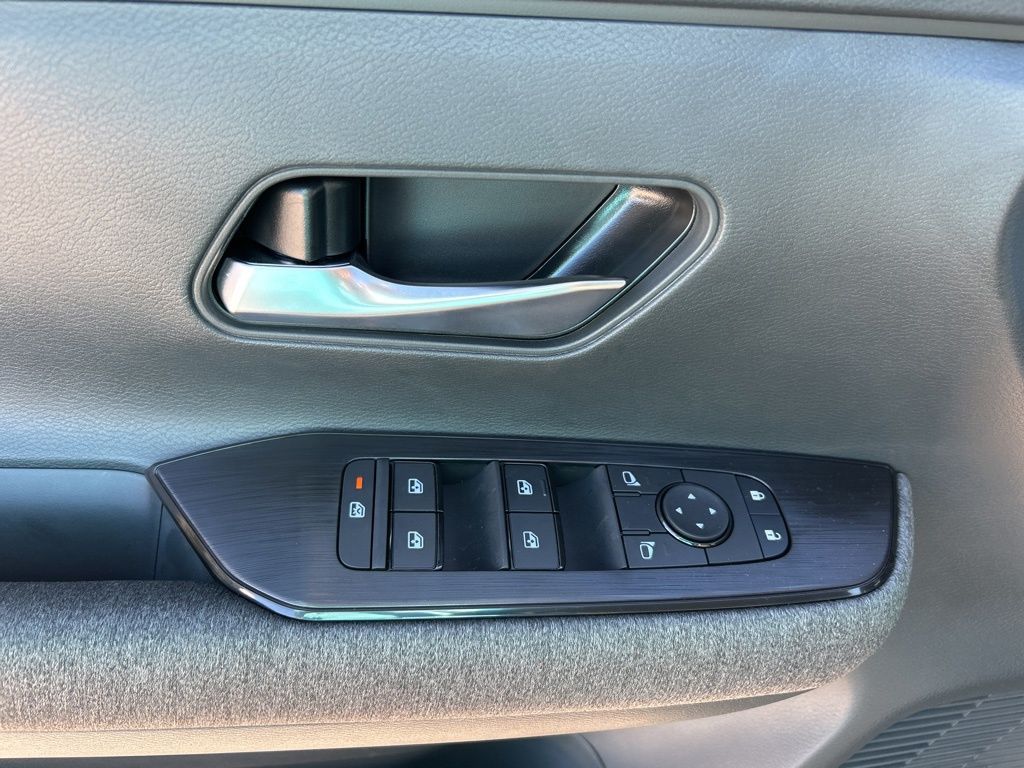 2026 Nissan Kicks SV photo 11