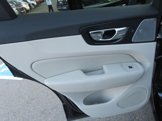 2018 Volvo XC60 Inscription photo 16