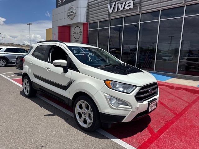 Used 2021 Diamond White Ford SE image 1