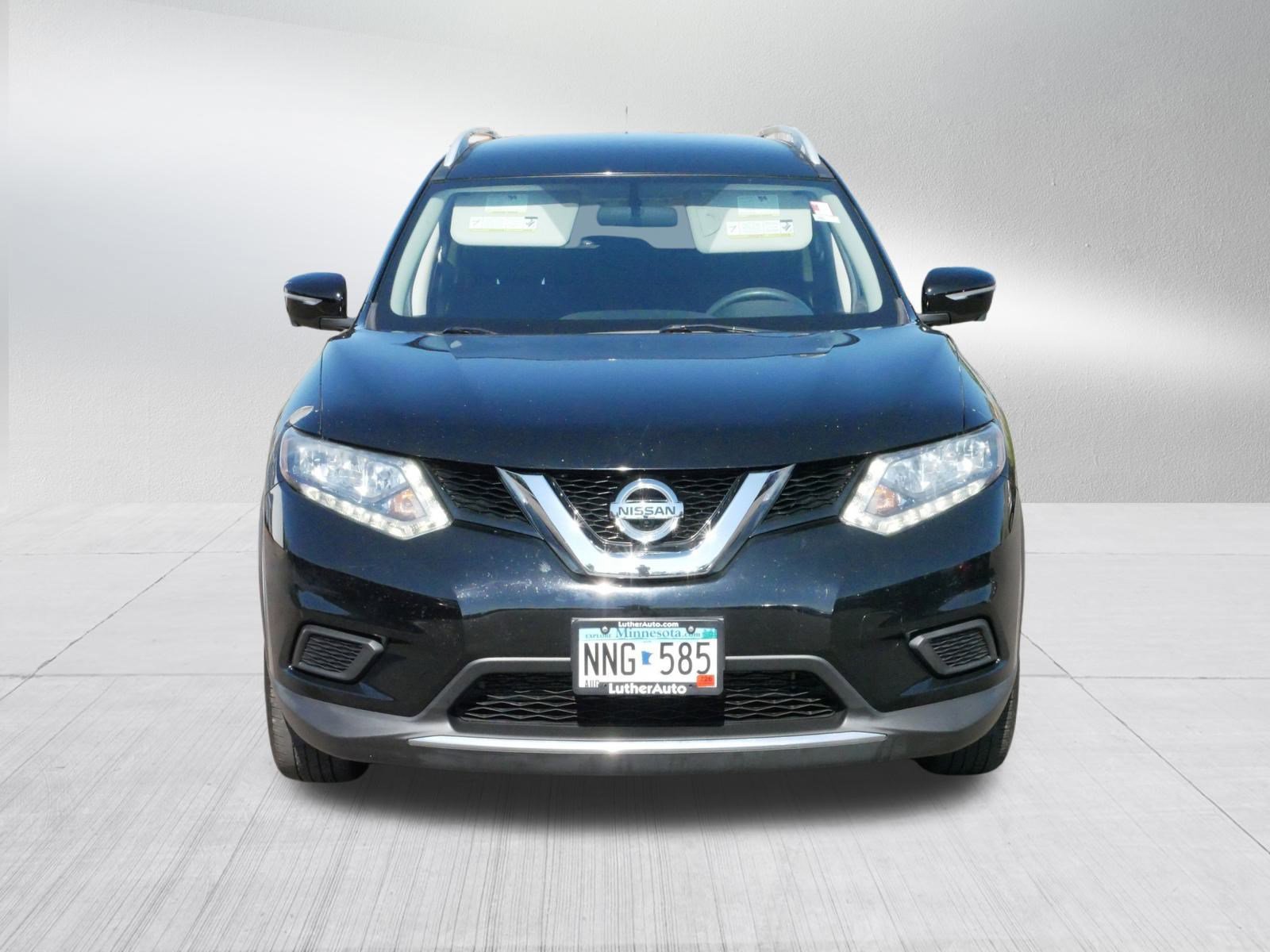 Used 2014 Nissan Rogue SV with VIN 5N1AT2MV2EC873263 for sale in Hopkins, MN